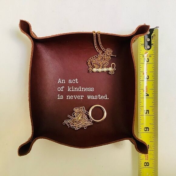 LEATHER CATCH ALL- JEWERLY TRAY- PRACTICAL STORAGE TRAY- KEY HOLDER- NWOT - Picture 4 of 6